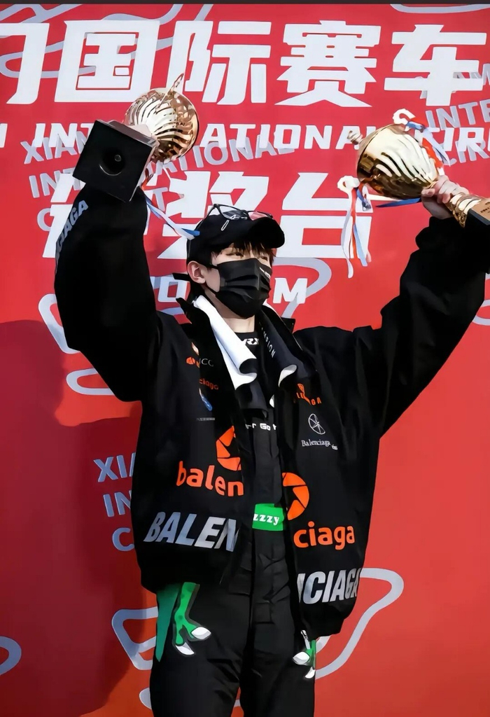 博鱼电竞-周翊然赴法国参加赛车比赛|赛车服|驾驶舱|成绩|气场|样子_新浪体育_新浪新闻